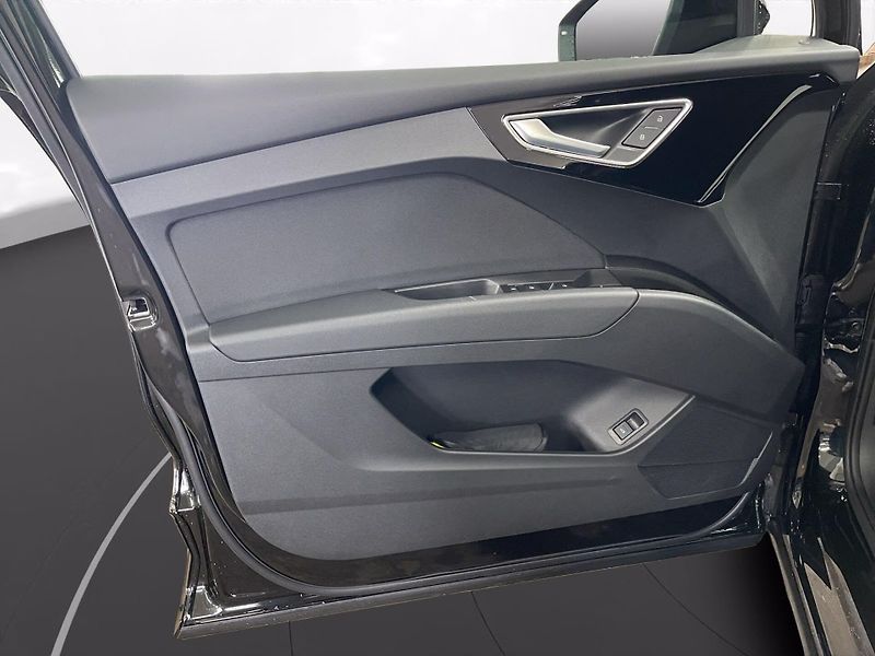 Audi Q4 e-tron 45 quattro ACC Keyless Tep.čer - fotka 15 z 16