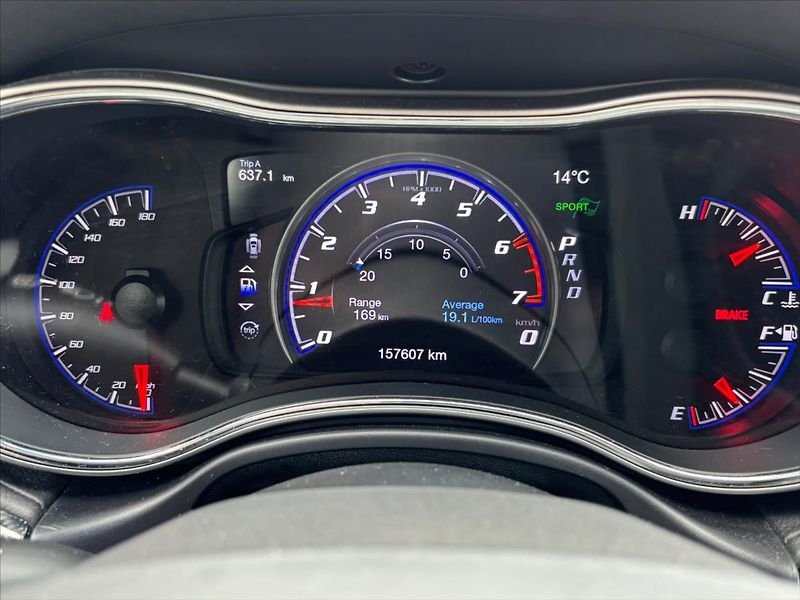 Jeep Grand Cherokee 6,4 SRT  6,4 V8 Hemi - fotka 21 z 30