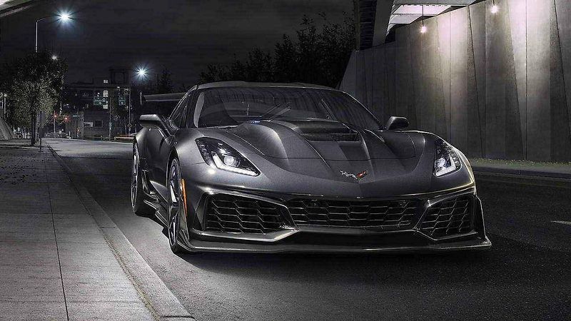 Chevrolet Corvette ZR1 při měření na brzdě.