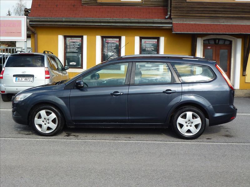 Ford Focus 1,6 16V  Elegance - fotka 8 z 48