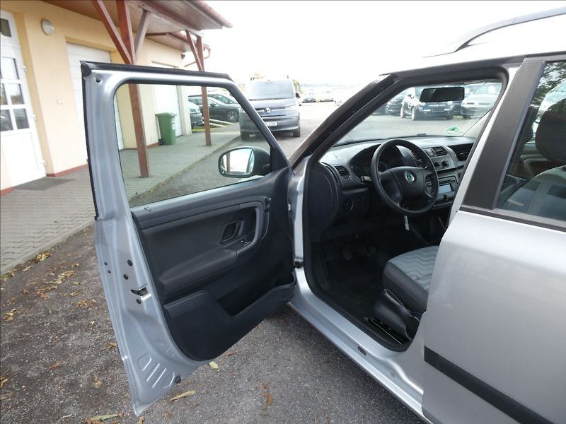 Škoda Fabia 1,4 16V 63kW závěs, serviska - fotka 18 z 41