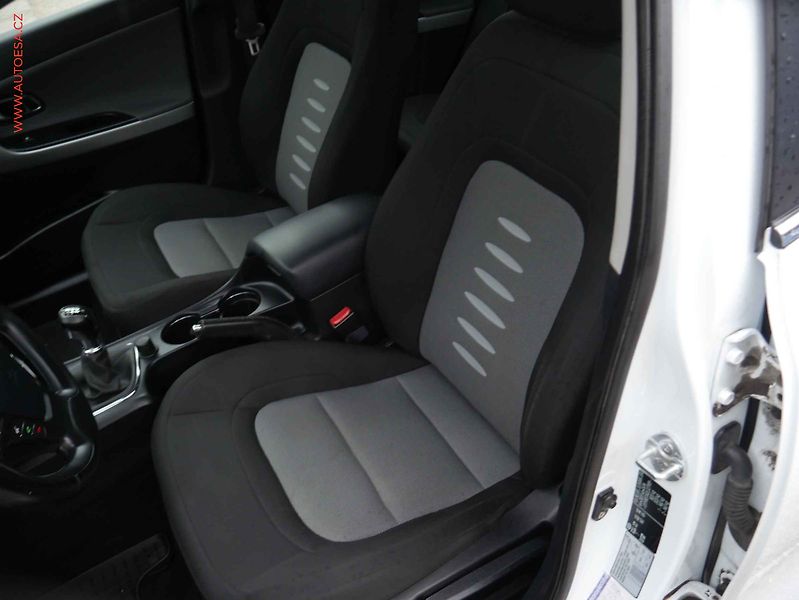 Kia Ceed (2012) 1.4CVVT, 2.maj,ČR, P.čidla - fotka 9 z 15