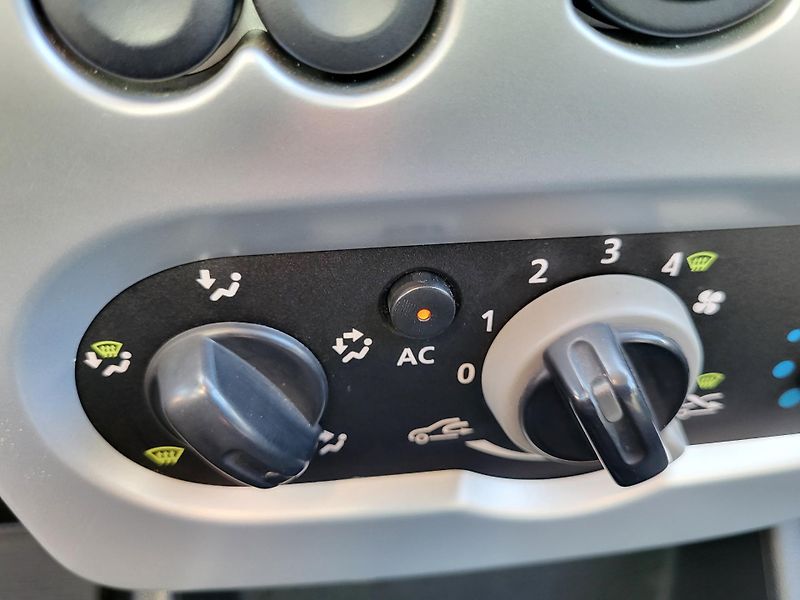 Dacia Logan MCV 1.6 i 16V ARCTICA 7-míst - fotka 15 z 48