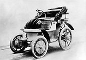 Elektromobil Lohner-Porsche z roku 1900.