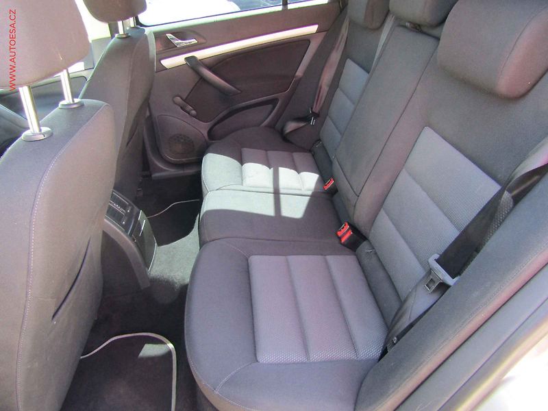 Škoda Octavia (2007) 2.0 FSi, AC - fotka 9 z 17