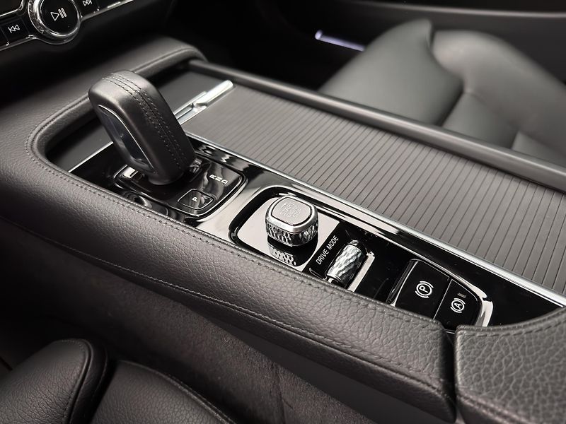 Volvo S90 B5 AWD MOMENTUM PRO  - fotka 26 z 45