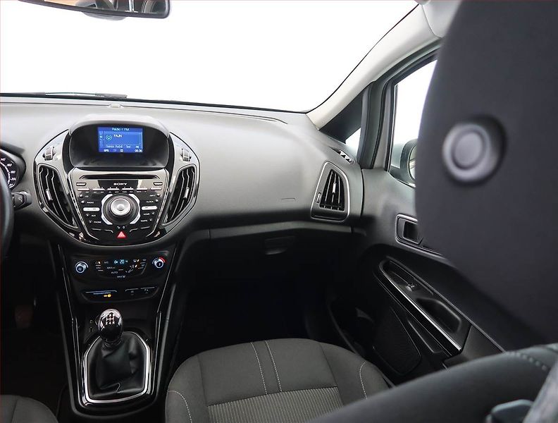 Ford B-MAX (2017) Titanium 1.5 TDCi, Serv.kniha - fotka 8 z 20