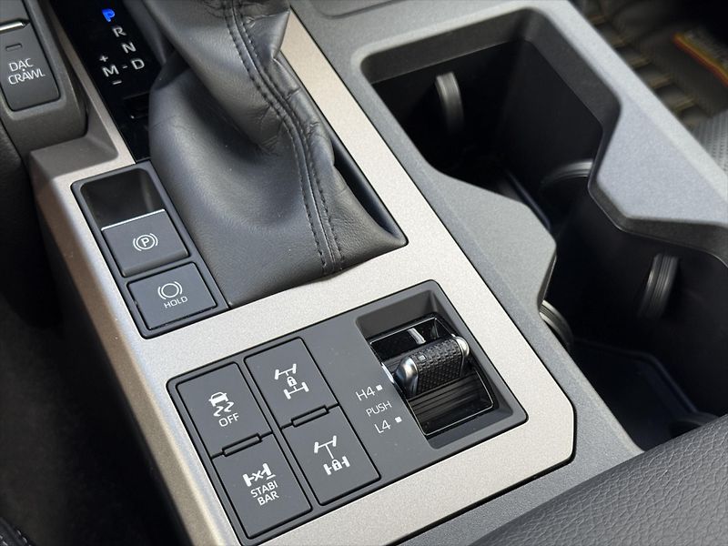 Toyota Land Cruiser 2,8 FIRST EDITION - fotka 20 z 28