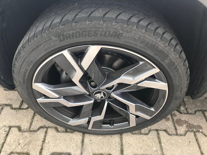 Škoda Karoq (2026) SPORTLINE 2,0 TDI 4X4 DSG - fotka 29 z 29