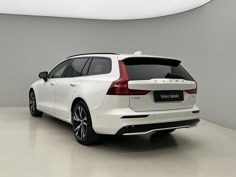 Volvo V60 B4 DARK PLUS AUT - fotka 11 z 46