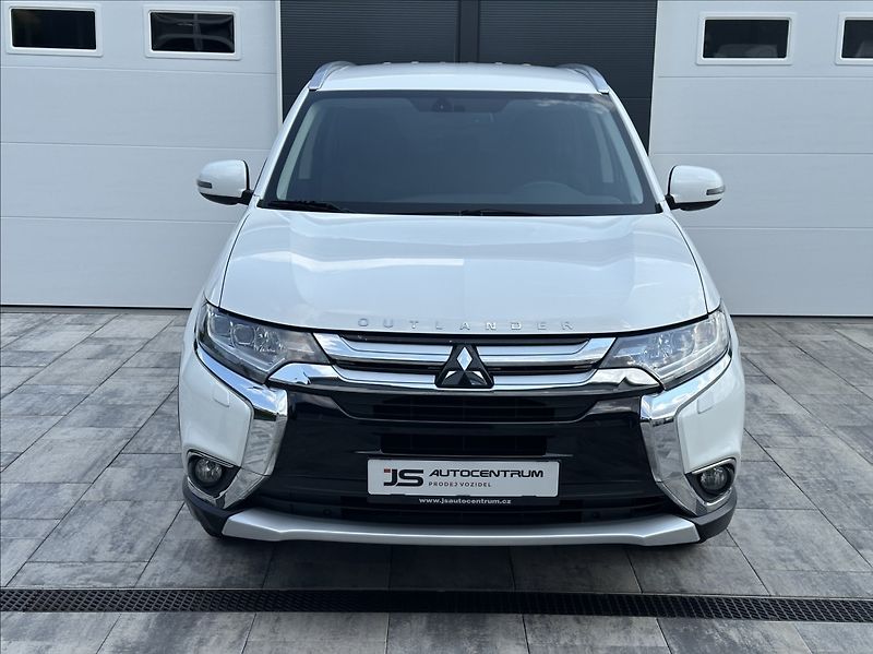 Mitsubishi Outlander 2,0 150PS  Intense A/T 4x4 - fotka 3 z 53