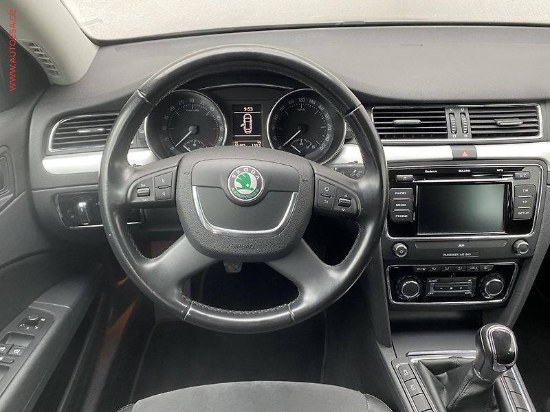 Škoda Superb (2012) 2.0 TDi, Ambition - fotka 11 z 17