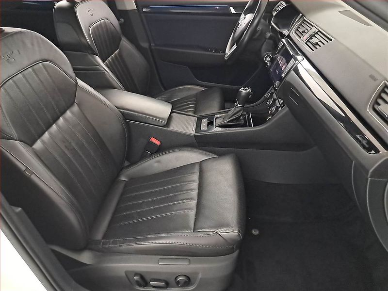 Škoda Superb (2016) Laurin&Klement 2.0 TDI 4x4 - fotka 9 z 22