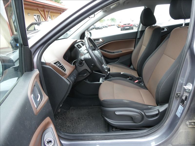 Hyundai i20 1,2 i 55kW koupeno v ČR,klima - fotka 12 z 35