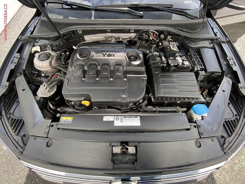 Volkswagen Passat (2018) 2.0 TDi, ČR, Highline, DSG - fotka 7 z 20