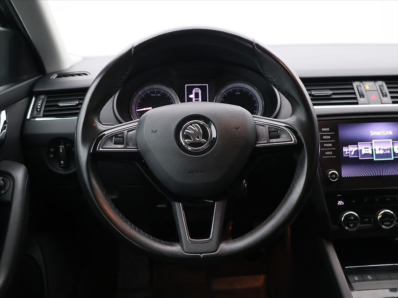 Škoda Octavia 1.6 TDI CZ Style Kessy LED DPH - fotka 16 z 27
