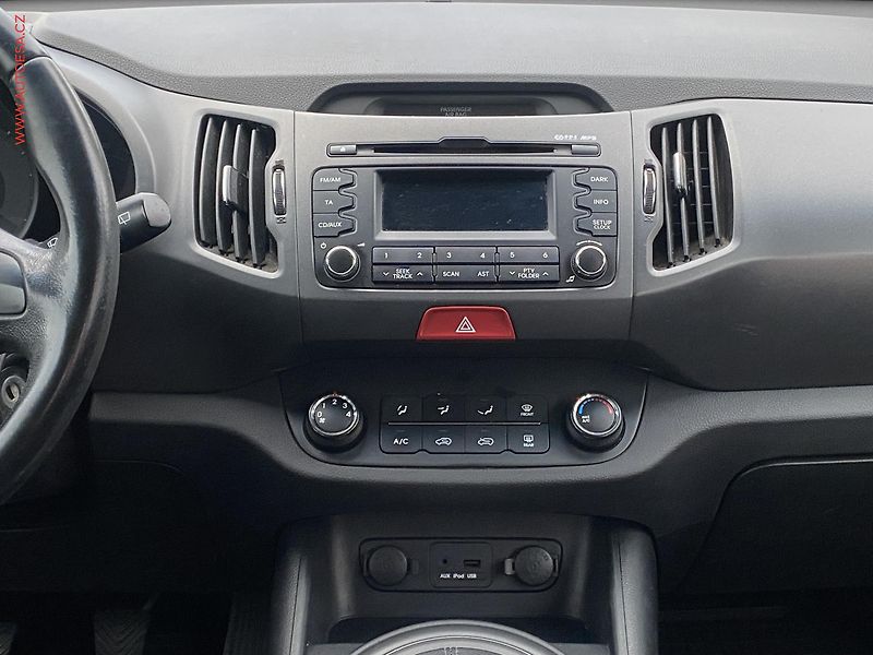 Kia Sportage (2010) 2.0 CVVT 4x4, ČR, AC, tažné - fotka 10 z 20