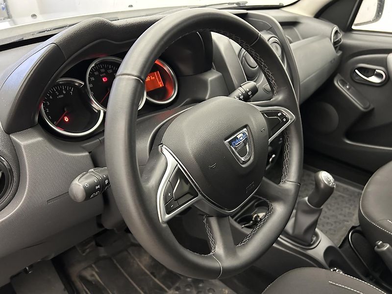 Dacia Duster 1.6 SCe Comfort - fotka 8 z 22
