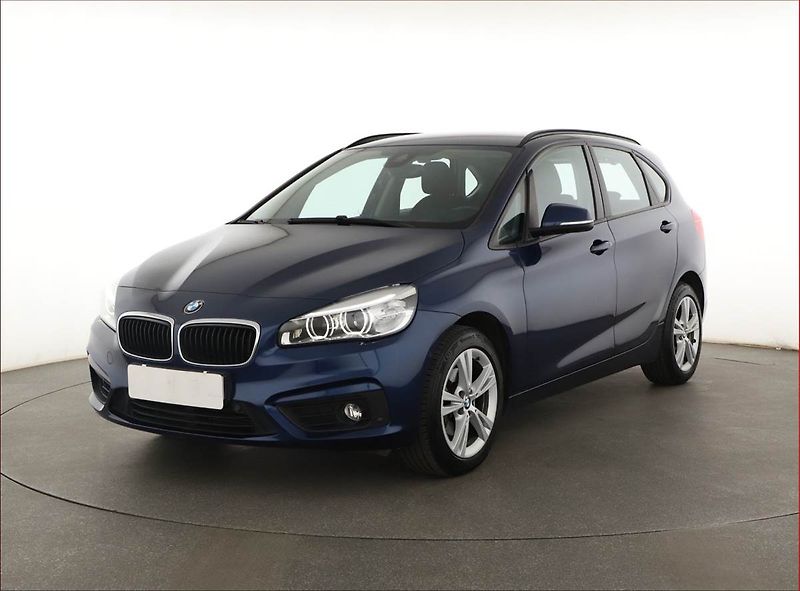 BMW Řada 2 (2018) 218i Active Tourer, Automat - fotka 2 z 17