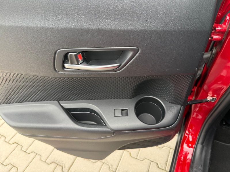 Toyota C-HR 1.8 HSD e-CVT Comfort - fotka 24 z 27