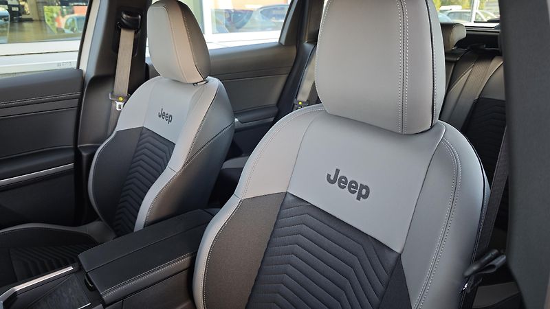 Jeep Compass (2026) Altitude hybrid 145PS automat  - fotka 24 z 40