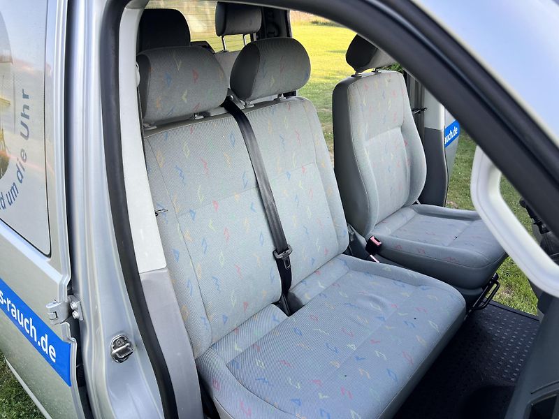 Volkswagen Transporter 1.9TDI 77KW,6MÍST,1MAJ,127TKM - fotka 21 z 45