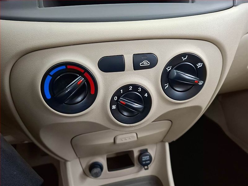 Hyundai Accent (2008) 1.4i, po STK, servisované - fotka 14 z 15