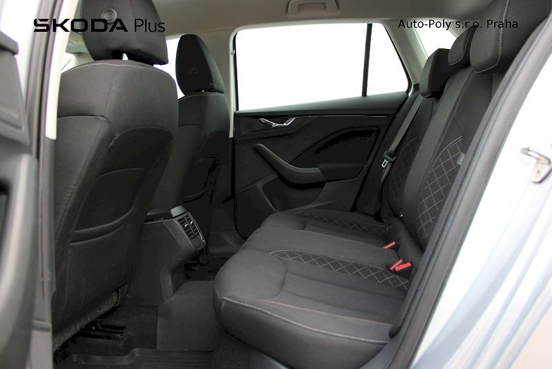 Škoda Kamiq (2020) 1.0 TSI 85 kW Ambition - fotka 22 z 25