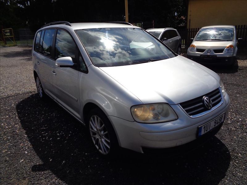 Volkswagen Touran 2,0 - fotka 1 z 25