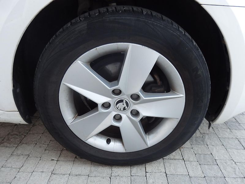 Škoda Octavia 1.6 TDI 85 kW DIGI. KLIMA, ESP - fotka 14 z 17