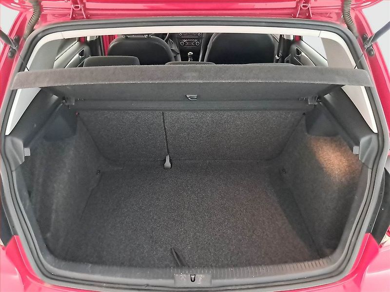 Volkswagen Golf (2011) 1.2 TSI, po STK, zamluveno - fotka 14 z 15