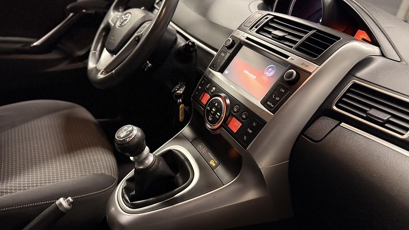 Toyota Verso (2014) 2.0DID,ČR,7 MÍST,2 MAJITEL - fotka 28 z 32