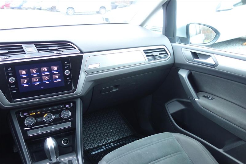 Volkswagen Touran 2,0 TDi 110KW,ČR,SERV.KN.,DSG. - fotka 21 z 34