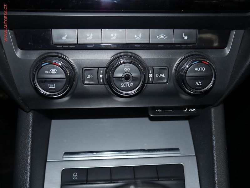 Škoda Octavia (2013) 1.6 TDi, ČR, Sport, bixen, - fotka 18 z 21
