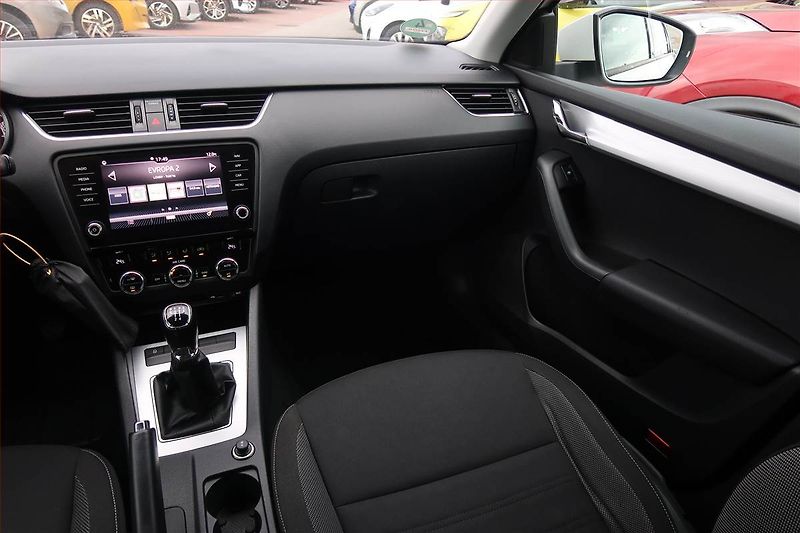 Škoda Octavia (2017) 1.6 TDI, Navi, Tempomat - fotka 8 z 16