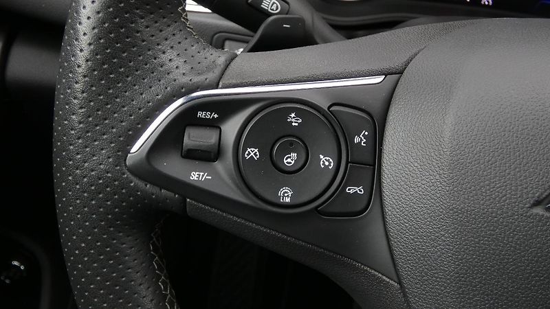 Opel Insignia ST 2,0 T 4x4 GSi - fotka 11 z 27