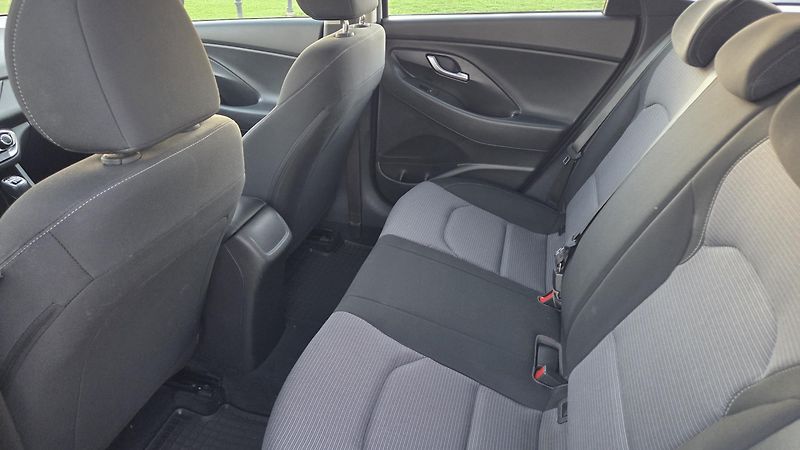 Hyundai i30 1.0 TGDI 120 Comfort, CZ, DPH - fotka 14 z 27