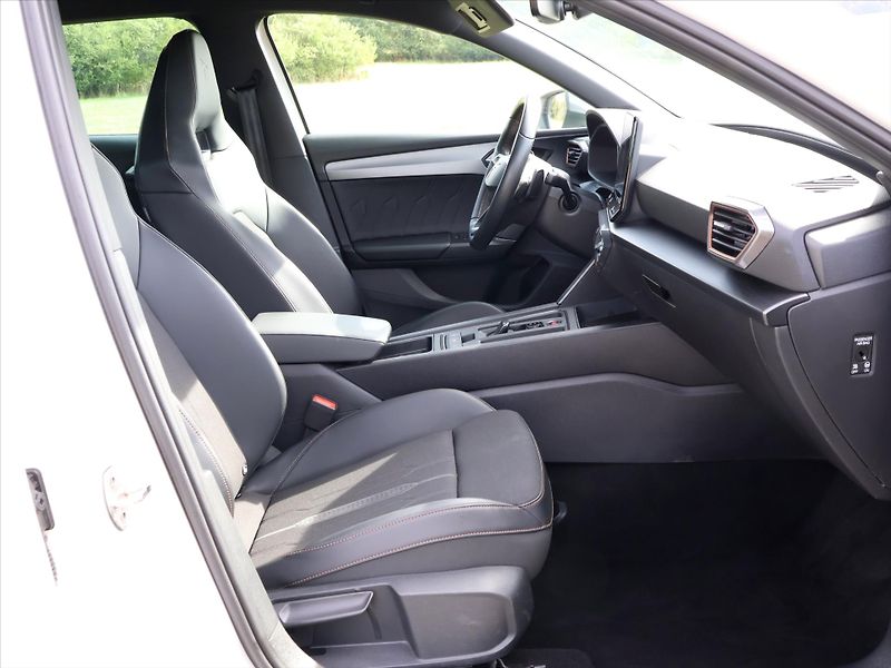 Cupra Leon ST 2,0 TSI DSG DPH - fotka 12 z 31