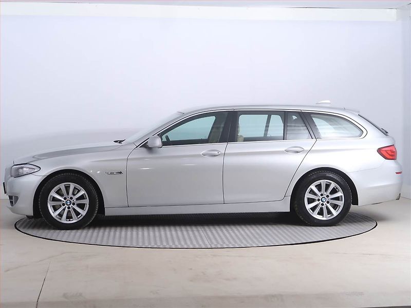 BMW Řada 5 (2011) 530d, Automat, Navi, Tempomat - fotka 3 z 22