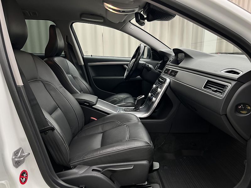 Volvo XC70 D4 SUMMUM AUT  - fotka 17 z 40