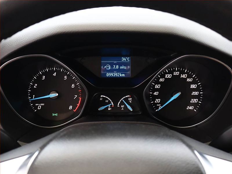 Ford Focus (2012) 1.6 i, Park. senzory - fotka 8 z 12