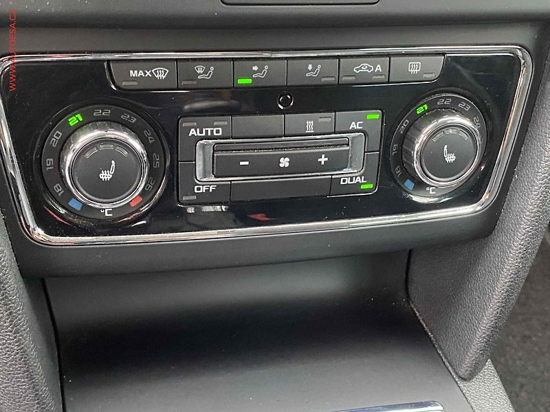 Škoda Superb (2012) 2.0 TDi 4x4, Elegance, TZ - fotka 16 z 21