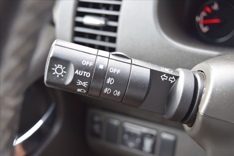Nissan Navara 3,0 dCi V6 170KW TAŽNÉ 4X4 ALU - fotka 30 z 45
