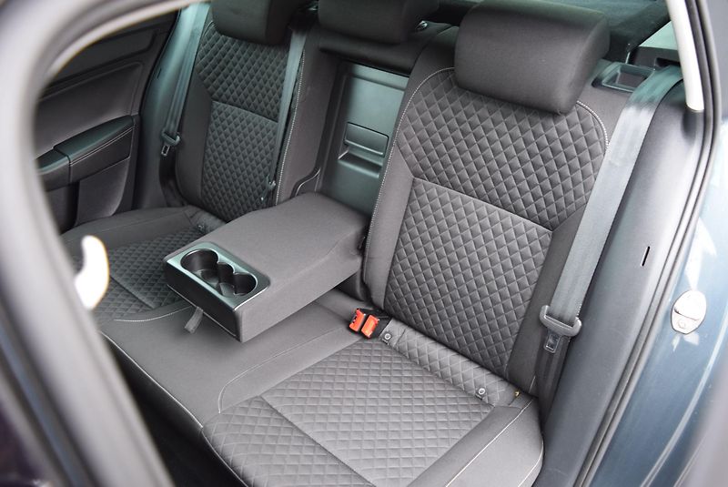 Škoda Rapid (2017) 1.2TSI 81kw ED. DRIVE XEN TAŽ  - fotka 15 z 44