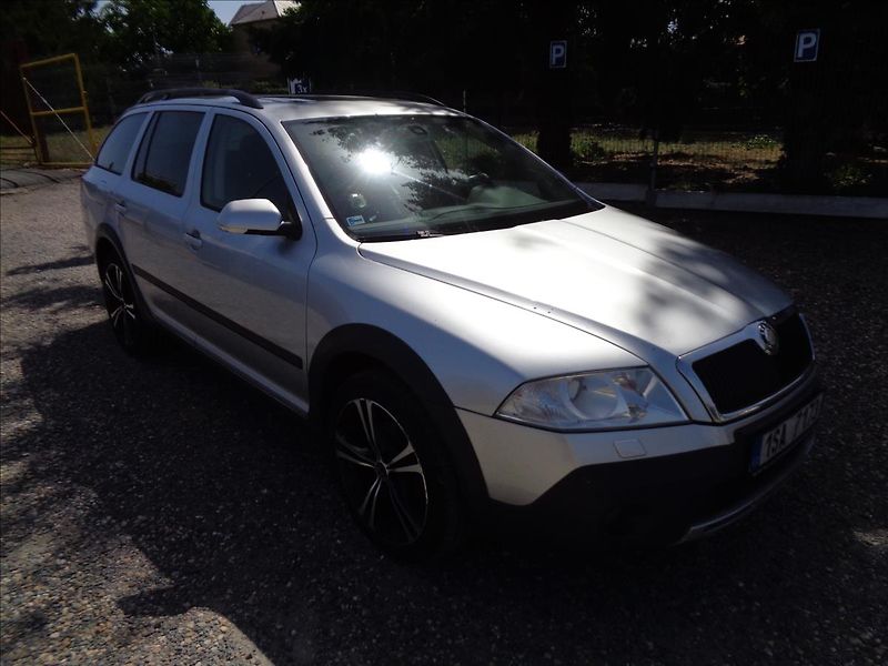 Škoda Octavia 2,0   scout - fotka 3 z 18