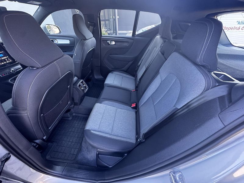 Volvo XC40 B3 FWD // 1. maj // ČR + kola - fotka 17 z 36