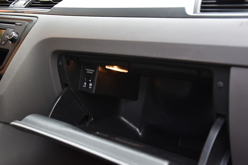 Škoda Rapid 1.6 TDi CR SPACEBACK STYLE - fotka 30 z 33