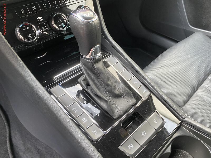 Škoda Superb (2018) 2.0 TSI 4x4, L&K, DSG, TZ - fotka 16 z 19