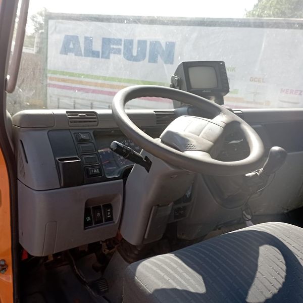 Mitsubishi Canter (2008) Fuso kontejner - fotka 15 z 19