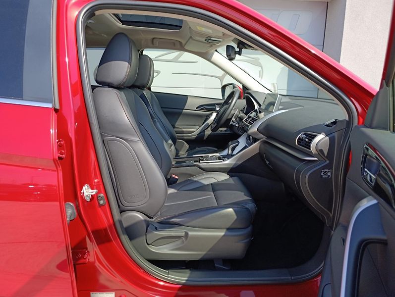 Mitsubishi Eclipse Cross 1.5T-MIVEC INSTYLE ČR  - fotka 15 z 35